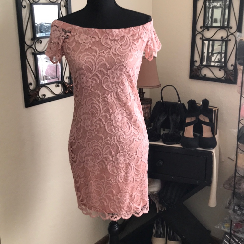 NWT Mauve Lace Scollop Off Shoulders Dress